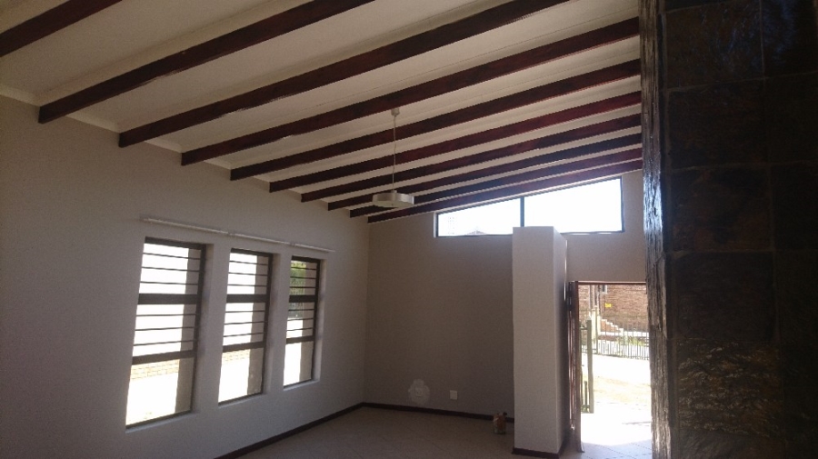 To Let 3 Bedroom Property for Rent in Hillside Free State